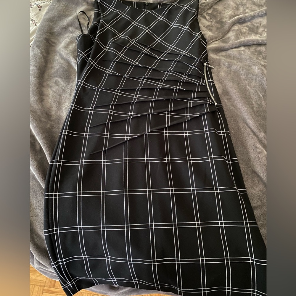 Ivanka Trump EUC women’s bodycon dress black and white geometric stretch size 12